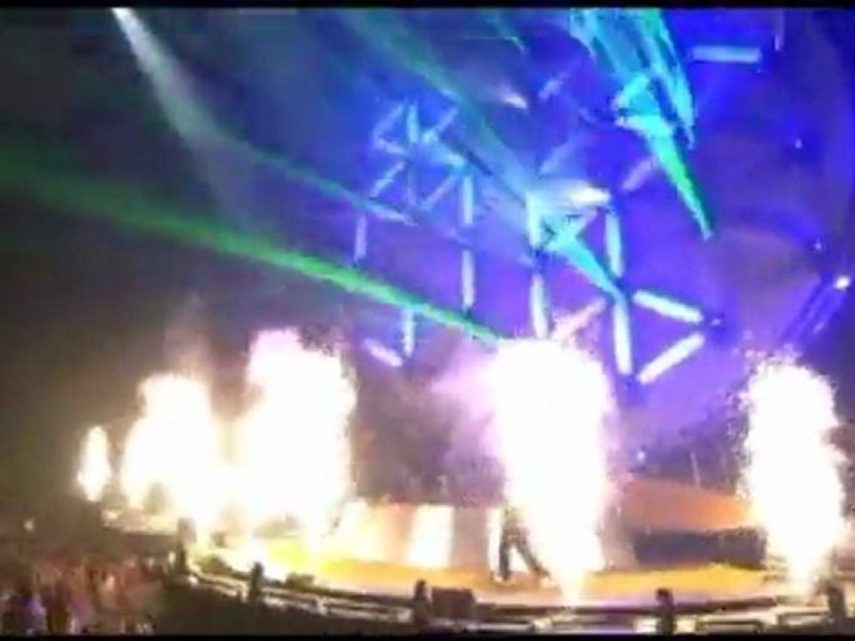 Kunkunman-Throw Your Hands Up (video)