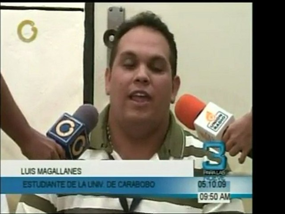 Estudiantes de Carabobo están simbolicamente encadenados en