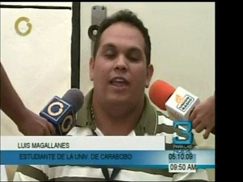 Estudiantes de Carabobo están simbolicamente encadenados en