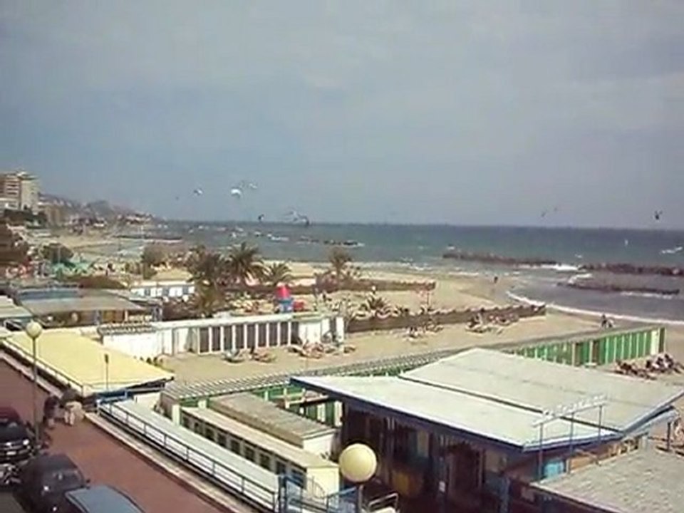 kite surf  nella Riviera dei Fiori da Hotel Lucciola