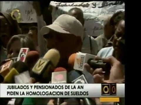 Jubilados de la AN reclamaron la homologación de sus sueldos