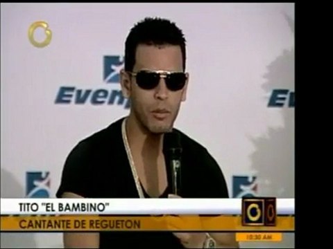 El reggaetonero Tito El Bambino habla en rueda de prensa a