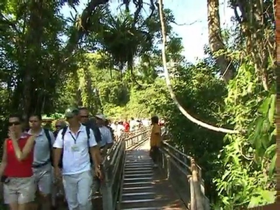 Brésil  Argentine les magnifiques chutes de Iguaçu ( Argentina Brazil Iguazu Falls magnificent )