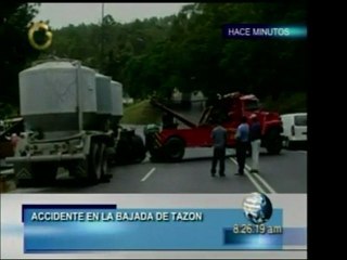 Un camión de cemento se accidentó en la bajada de tazón. Hay