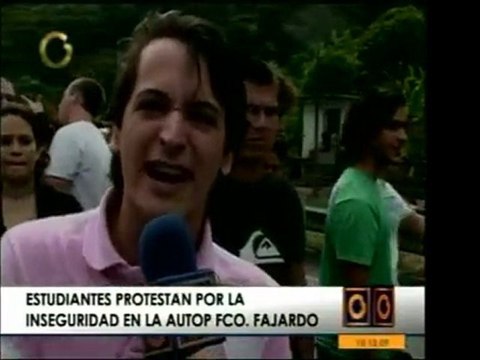 Estudiantes universitarios obstruyeron el distribuidor metro