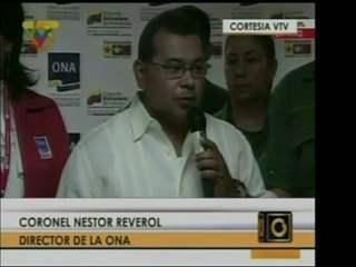 Director de la ONA en entrega de equipos al programa "Un pas