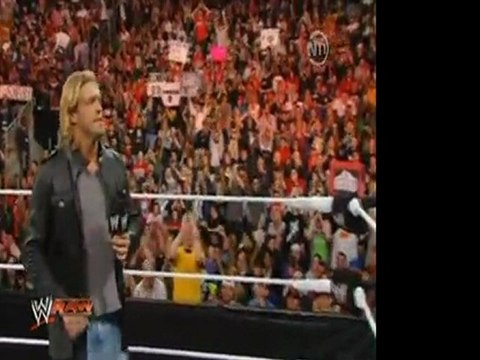 Edge annonce sa retraite à WWE RAW 2011-04-11