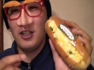 たまごロールとおにぎりと西友デミメンチカツ弁当飯動画110422その1
