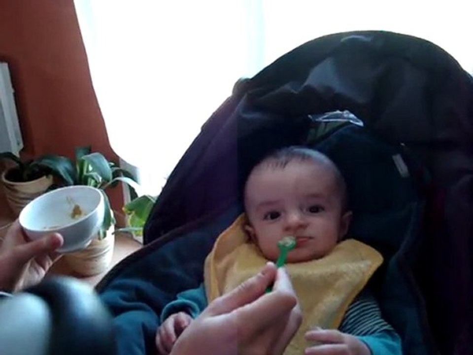 Ma première cuillère!