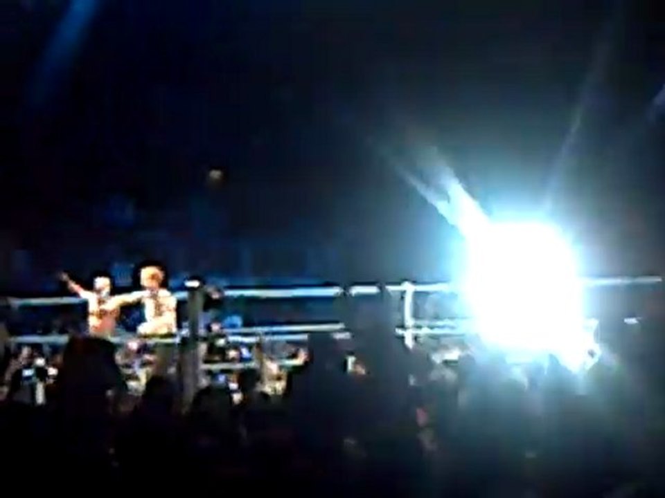 Finition de Rey MYSTERIO sur Cody RHODES - 22 avril 2011 LIEVIN