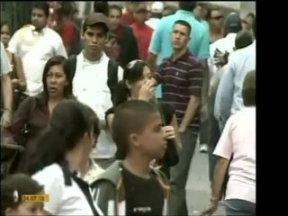 Encuesta de calle a transeúntes para verificar si saben las