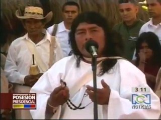 Santos recibió investidura "espiritual" por grupo indígena