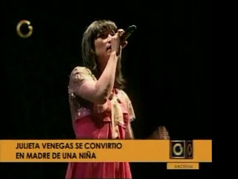 La cantante Julieta Venegas dio a luz a una niña esta madrug