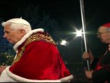 Pâques: le pape préside le chemin de croix à Rome