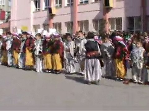 SERDAR AKSUN İLKÖĞRETİM OKULU 1-A SINIFI 23 NİSAN GÖSTERİSİ