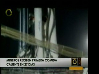 Mineros de Chile recibieron su primera comida caliente desde