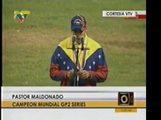 Presidente Chávez condecora a Pastor Maldonado