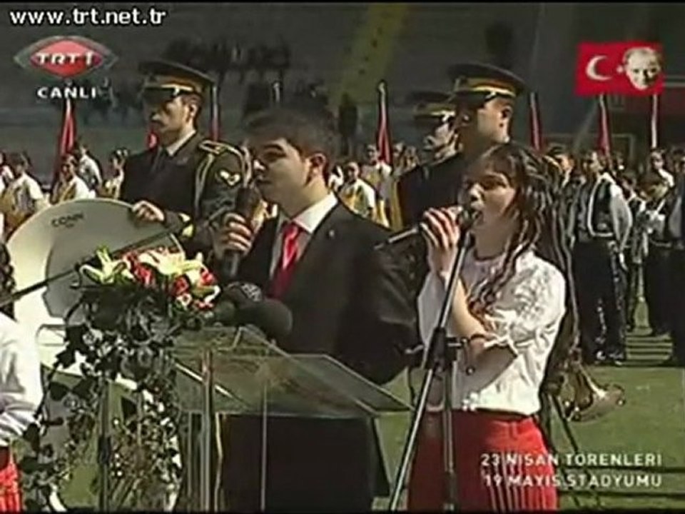 3 Çocuk sunucular ve şiir 23 Nisan kutlamaları 2011