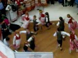litvanyalı çocuklardan harika bir dans gösterisi(www.onceokuloncesi.com)