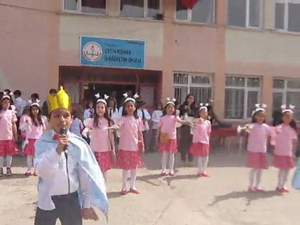 23 Nisan 2011 Ulusal Egemenlik ve Çocuk Bayramı İngilizce Gösterisi