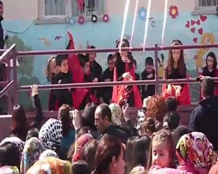 hayatican REÇBER 23 NİSAN 2011 KUTLAMASI (HALK OYUNLARI)