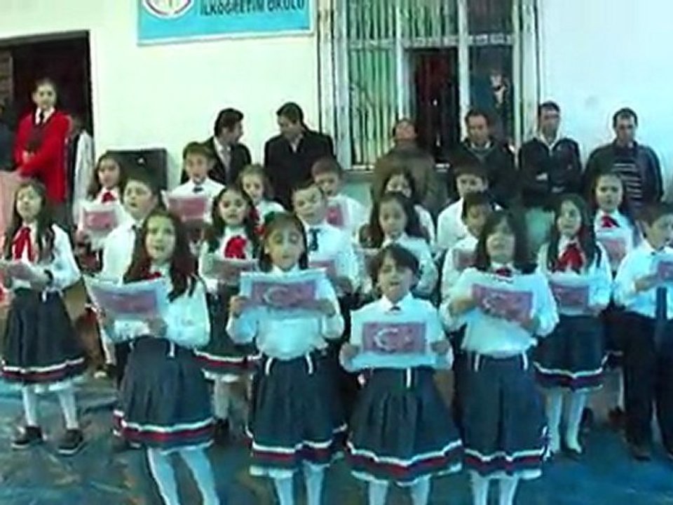 Güneycik İÖO 23 nisan koro