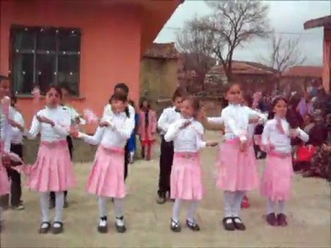 ŞEHİT Hayati REÇBER İ.Ö.Okulu 23, Nisan Halk Oyunları Gösterisi.2011