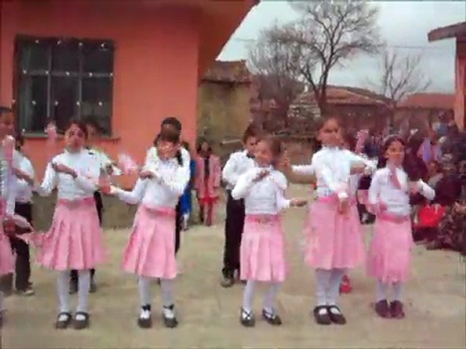 ŞEHİT Hayati REÇBER İ.Ö.Okulu 23, Nisan Halk Oyunları Gösterisi.2011