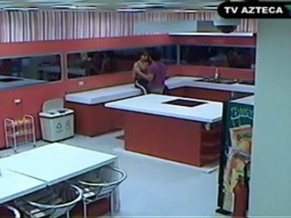 Esme y Johnny despues de lavar platos 3 3