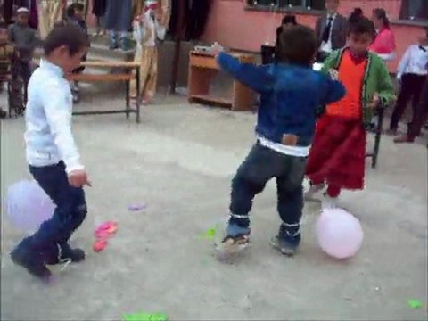 ŞEHİT Hayati REÇBER İ.Ö.Okulu 23 Nisan Merasimi (2011)