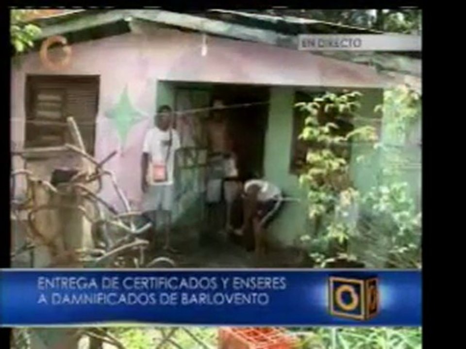 Henrique Capriles Radonski habla durante la entrega de certi