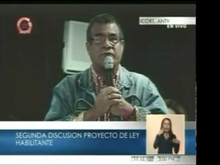 Durante la segunda discusión de la ley habilitante intervien