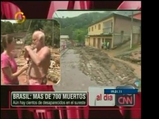 Un hombre que perdió sus posesiones a causa de las lluvias e