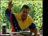 Hugo Chavez, Presidente de Venezuela, muestra cronograma par