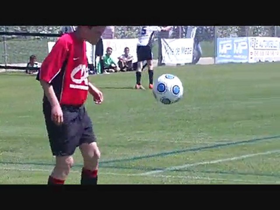 dorian jongle avec le ballon