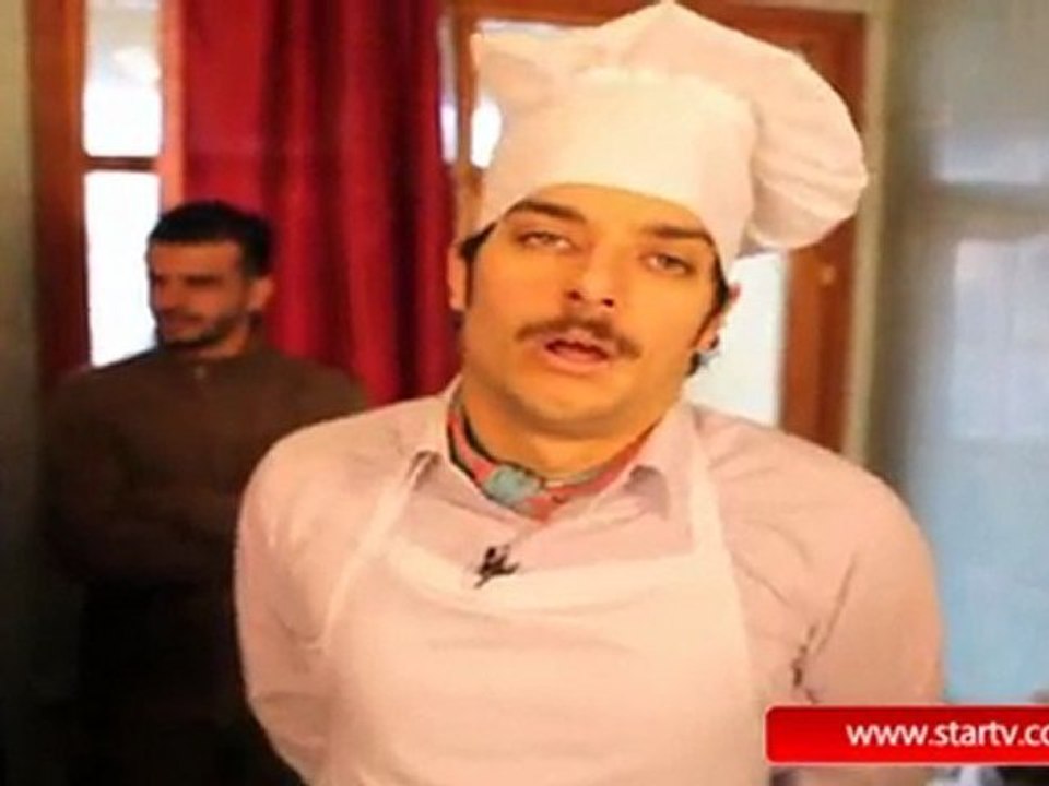 Öğrenci evindeki Manyak Şef Hayrettin - Hayrettin  ' den