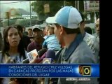 Quienes ocupan el refugio Cruz Villegas trancan el distribui
