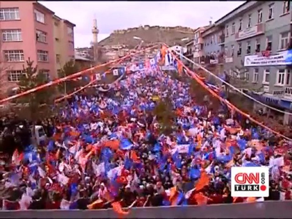 Ben insanlarla dolaşıyorum sen bozkurtlarla devam et