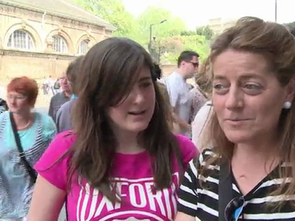 Londres: les touristes suivent les préparatifs du mariage