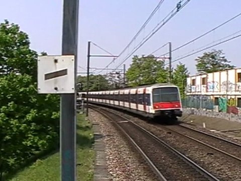 MI84 : Arrivée à la gare de Bry sur Marne sur la ligne A du RER