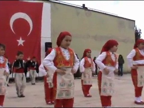 23 Nisan Kutlamaları Halk Oyunları Gösterisi