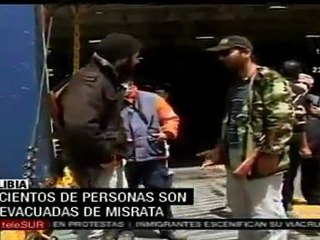 Cientos huyen de la violencia en Misrata, Libia