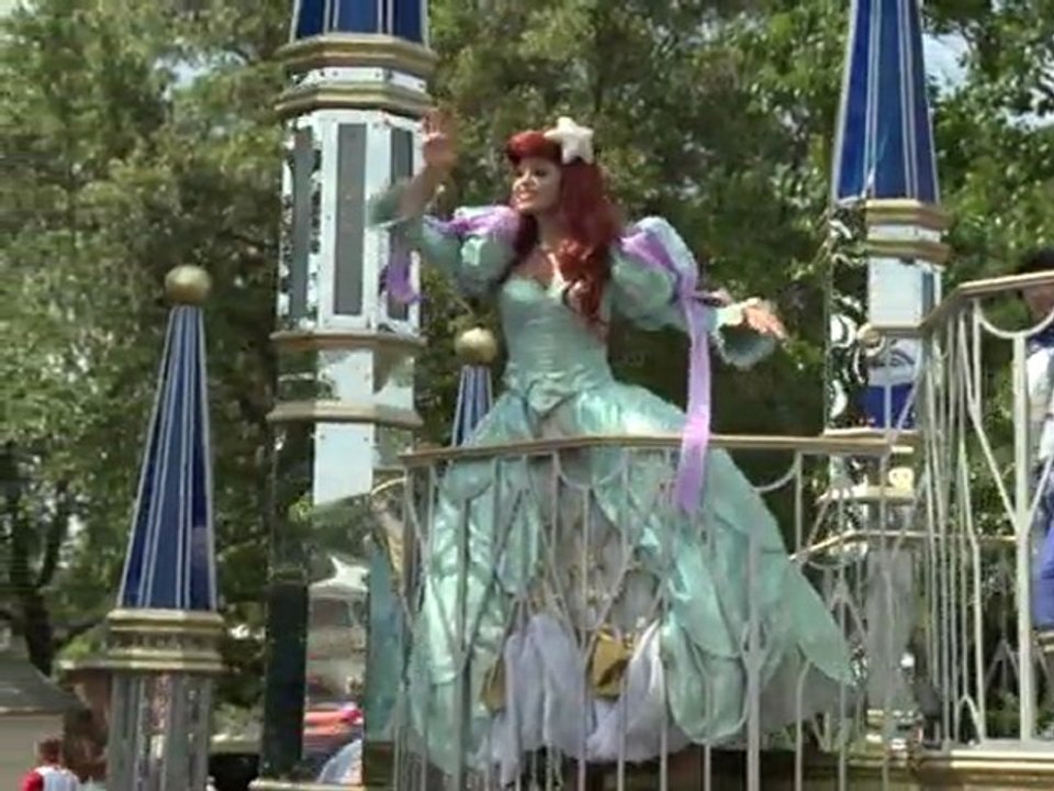 Prinzessin für einen Tag: Mädchenträume als Milliardengeschäft