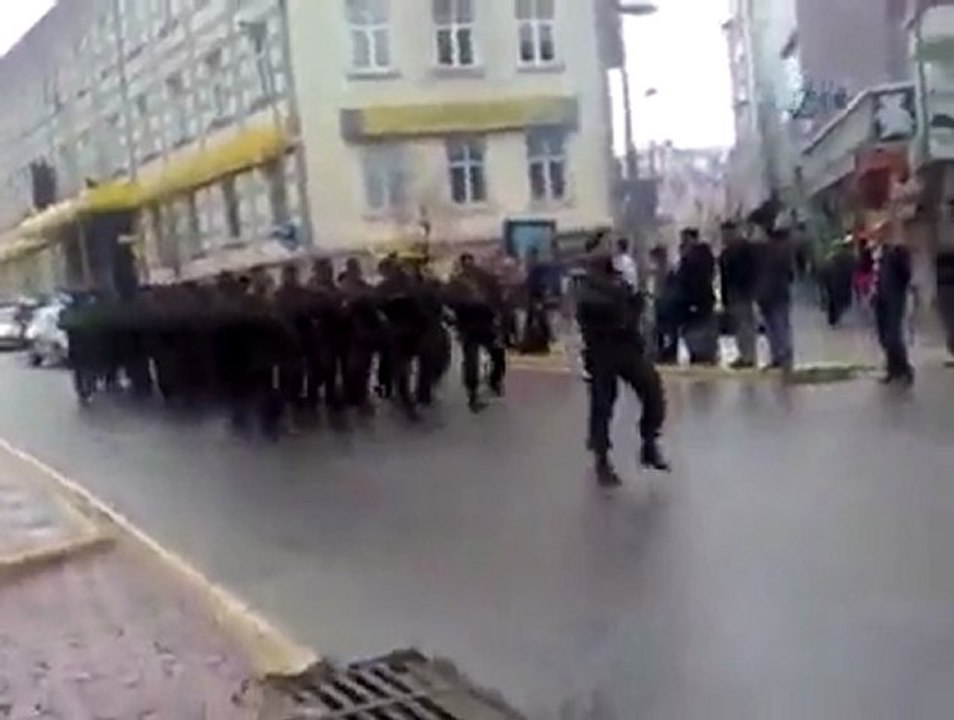 Kim Bunlar ? Bozkurtlar - Polis HaftasındanTartışmalı Görüntüler
