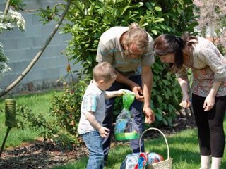 Paques 2011 D ' notre p ' tit Antoine