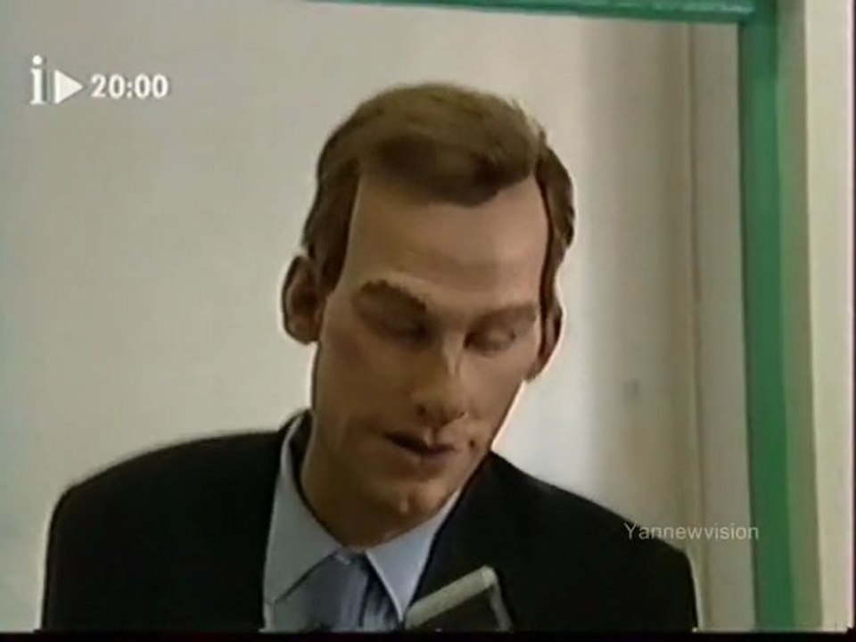 Les Guignols de l'info - "Le Parti Communiste" ("T'as vu un coco ?") 2002