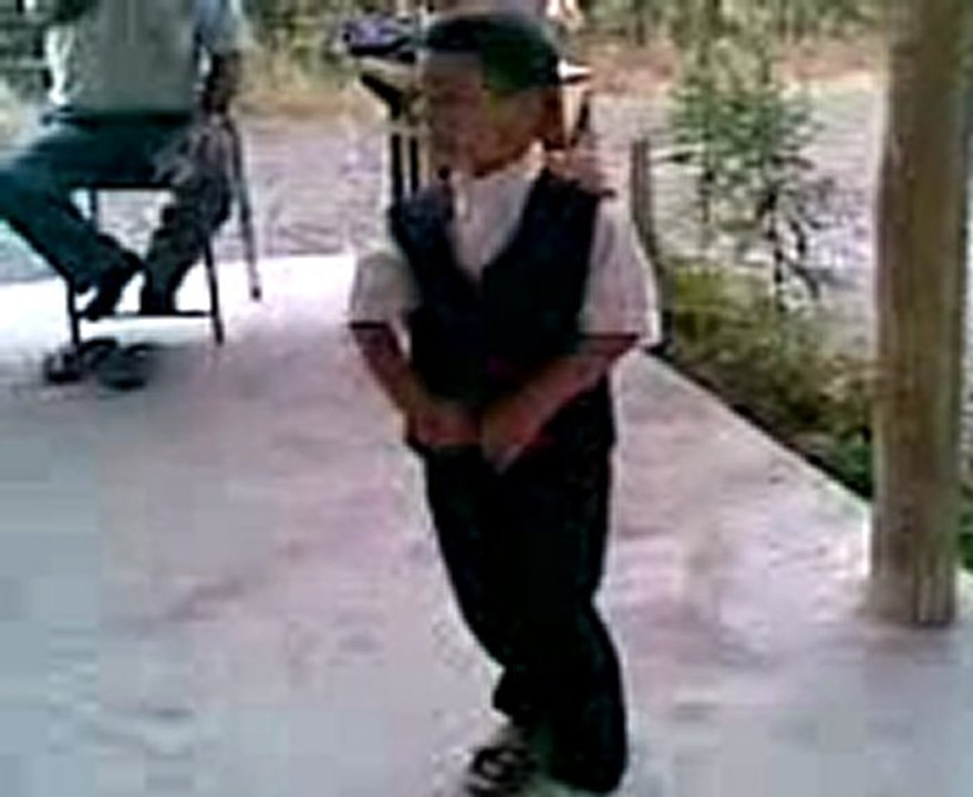 mehmet küpeli-bu çocuk faceyi sallar