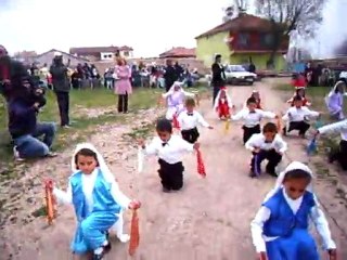 23 nisan 2011 Ovakent Atatürk i.ö.o.halk oyunu