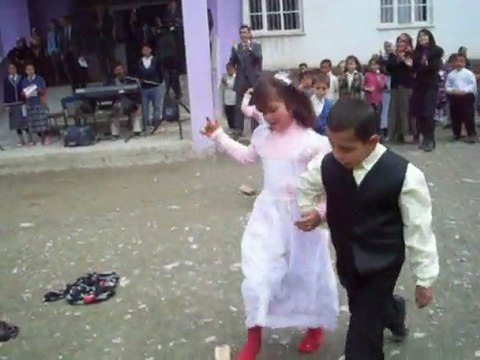 ADANA-FEKE-ORMANCIK İlköğretim okulu 2010/2011 23 Nisan Köylü Güzeli