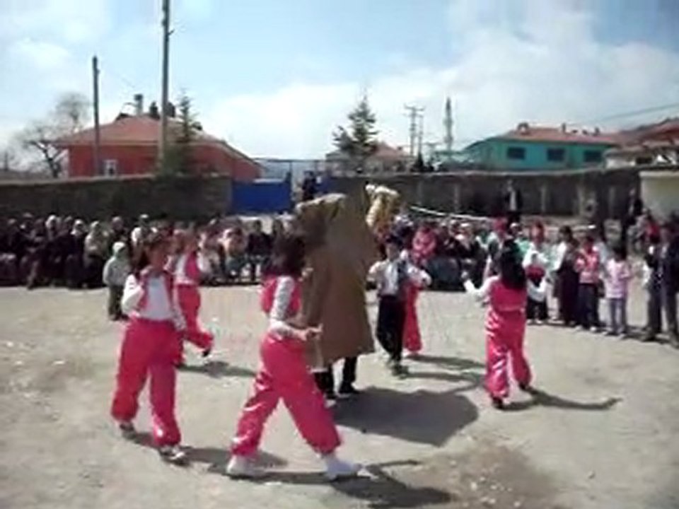 Türkmen iöo deve oyunu       www.emirdag.web.tr